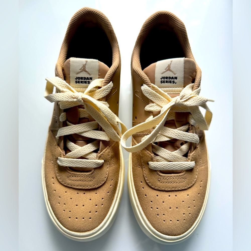 NEW Nike Jordan Series Women’s beige sneakers size 7.5 US